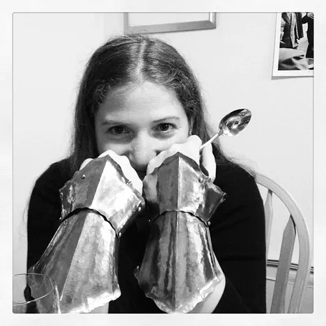 My lady in gauntlets... Spoon is unresolved.